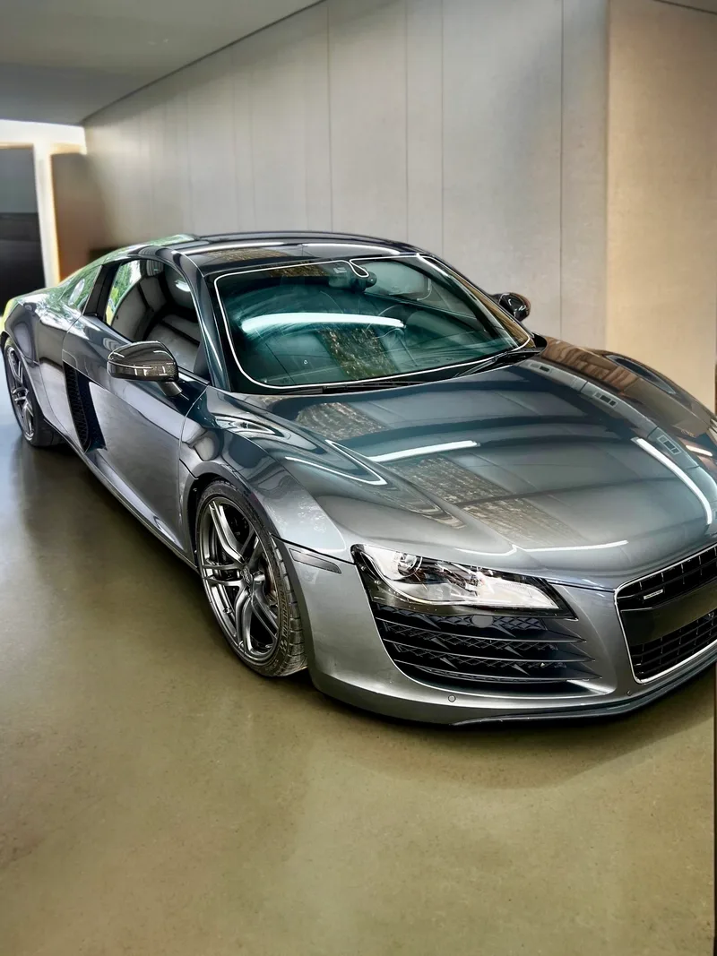 Gray Audi R8 full detail